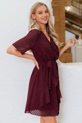 Wickelkleid mit V-Ausschnitt, Rüschen, Schärpengürtel